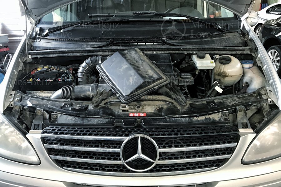 Замена масла в двигателе Mercedes